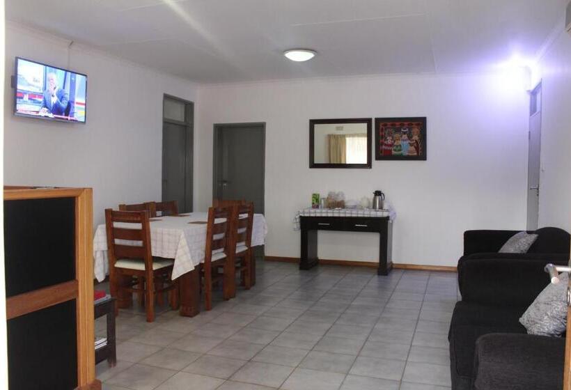اتاق اکونومی, Strand Meadows B&b