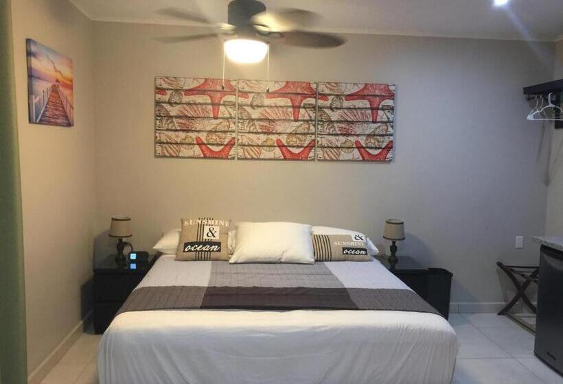 اتاق لوکس, The Pier Beach Inn & Suites