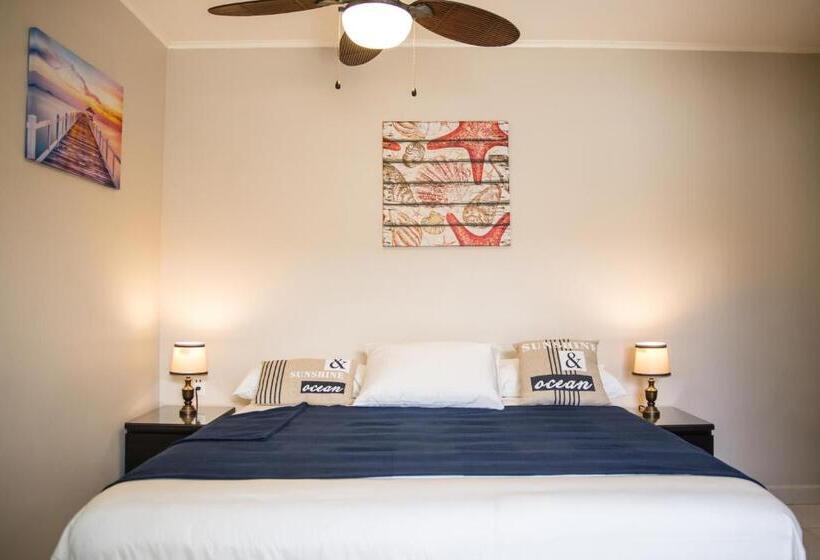 اتاق لوکس, The Pier Beach Inn & Suites