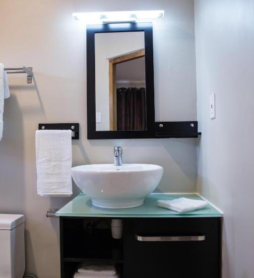 اتاق لوکس, The Pier Beach Inn & Suites
