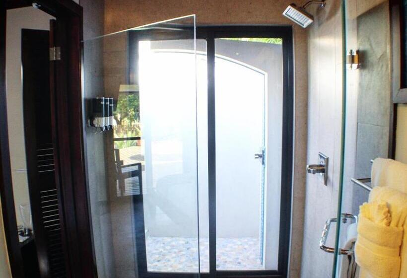 استودیوی لوکس, Pur Boutique Cabanas, Adults Only