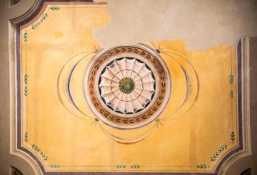 سوئیت کلاسیک, Cortona Charme