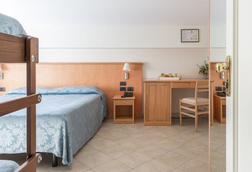 اتاق استاندارد سه نفره, Albergo Il Giardino Del Rio