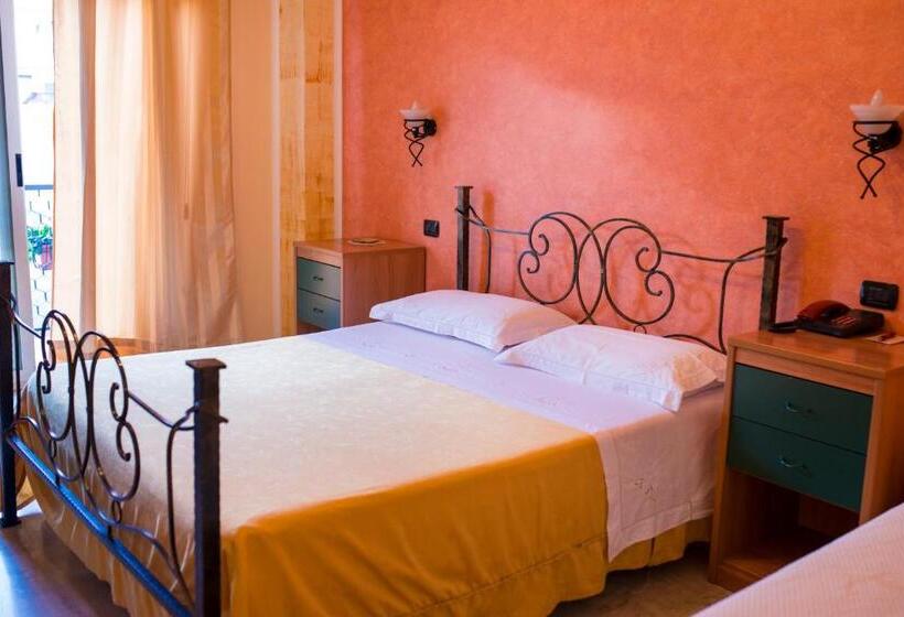 اتاق استاندارد سه تخته با بالکن, Nizza
