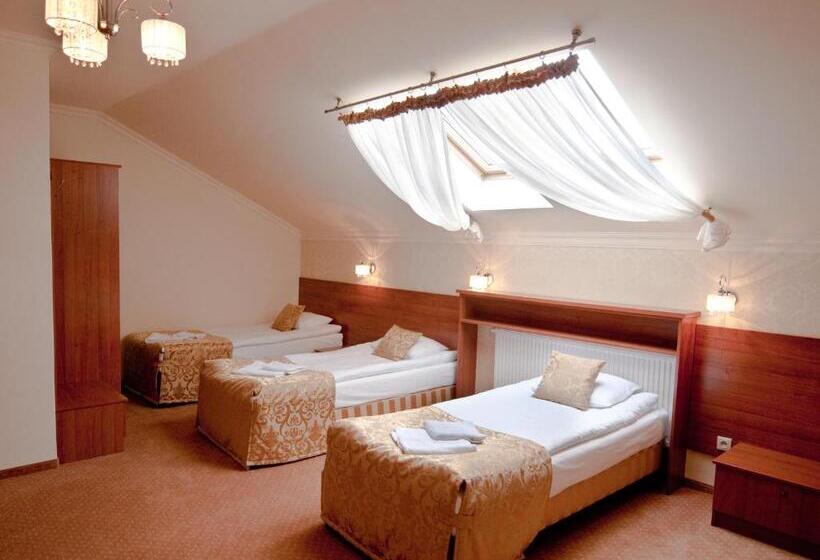 اتاق استاندارد سه نفره, Villa Anna