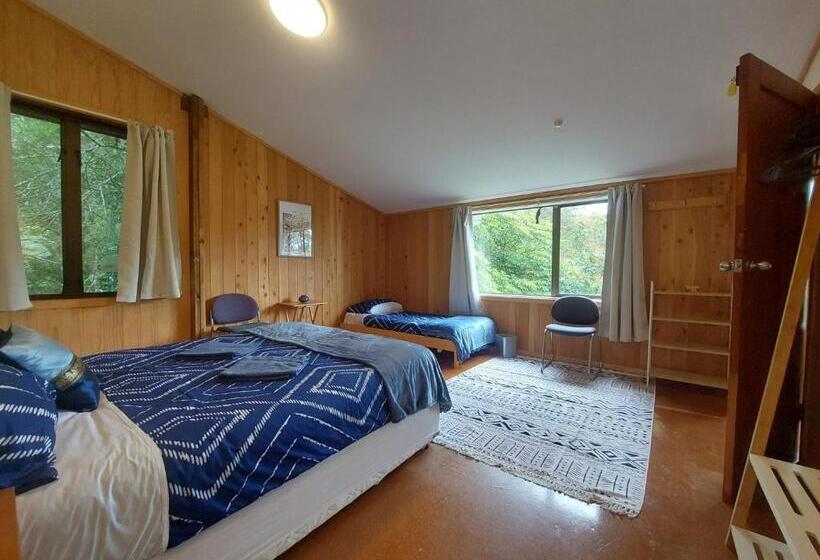 اتاق استاندارد سه تخته با سرویس بهداشتی مشترک, Kawai Purapura Yoga Retreat Centre