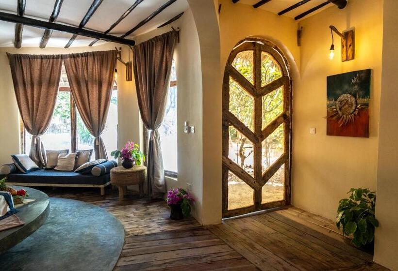 اتاق لوکس با چشم‌انداز دریا, Kinazi Upepo Beach Eco Lodge