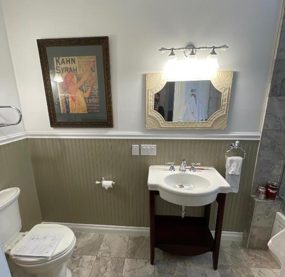 带大床的套房, Forfriends Inn Wine Country Bed And Breakfast