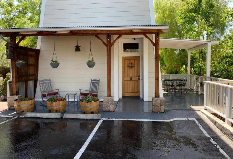 带大床的套房, Forfriends Inn Wine Country Bed And Breakfast