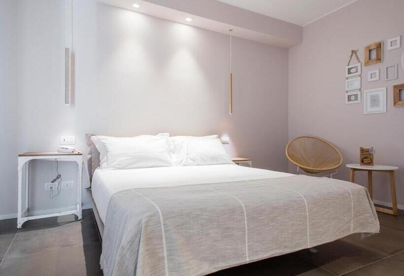 اتاق استاندارد سه نفره, Mane Boutique