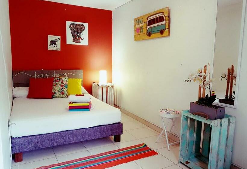 Номер Стандарт, The Pelican Larry Hostel