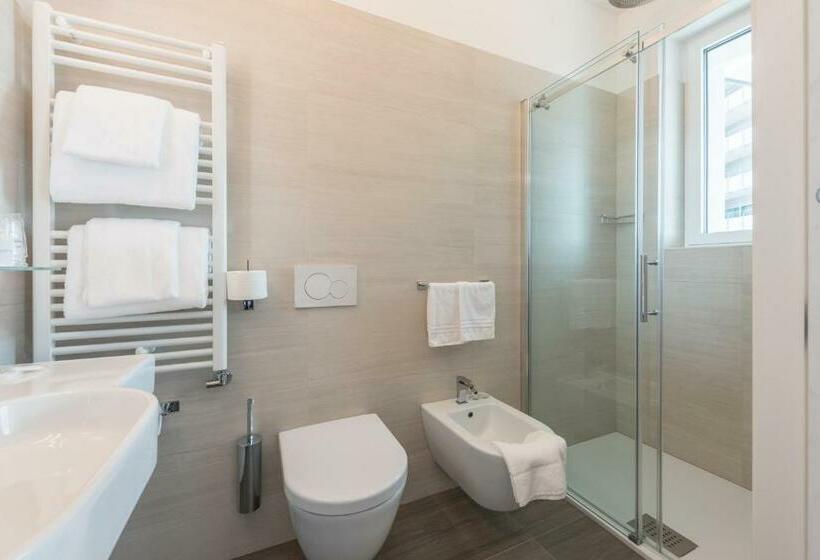 Номер Стандарт Трехместный, Hesperia Hotel & Residence