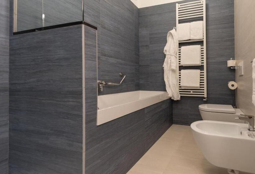 Апартаменты 3 Спальни, Hesperia Hotel & Residence