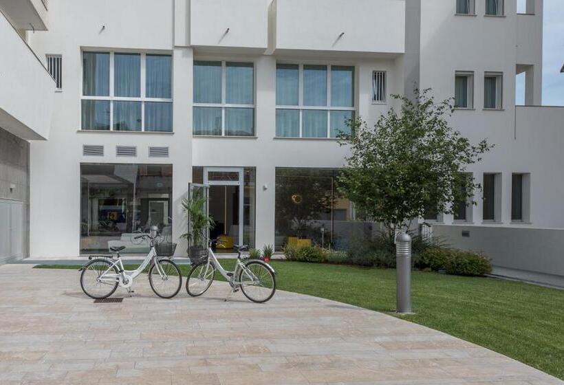 Четырехместный Номер Стандарт, Hesperia Hotel & Residence