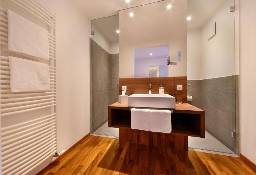Komfortzimmer mit Balkon, Appartement Kroneliving