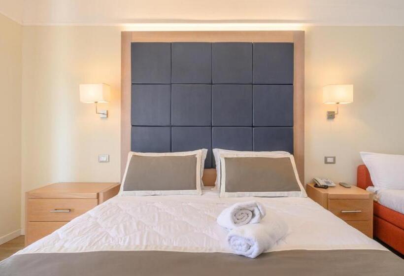 Quarto Triplo Estandar, Atlas