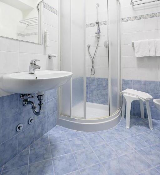 Quarto Estandar, Atlas