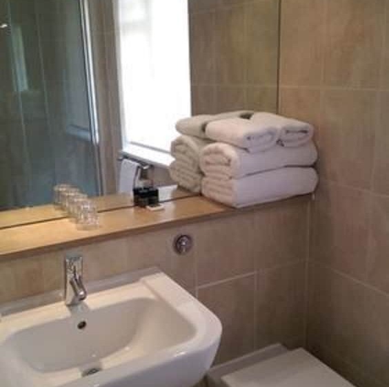 חדר סטנדרט לשלושה, Remont Oxford