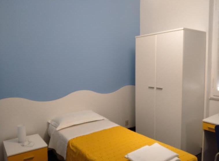 اتاق استاندارد یک تخته با سرویس بهداشتی مشترک, Albergo Belvedere