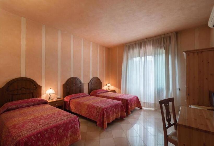 스탠다드 트리플 룸, Albergo Il Torchio