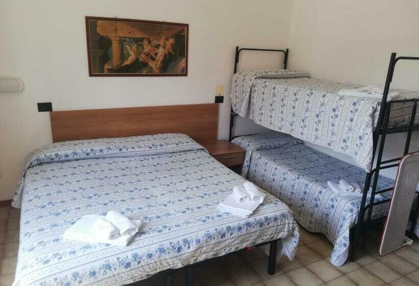 اتاق استاندارد چهار تخته, Arno