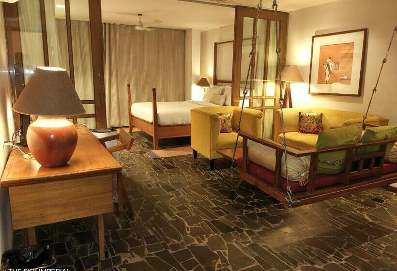 Четырехместный Номер Стандарт с Балконом, The Sky Imperial Aarivaa Luxury Stays