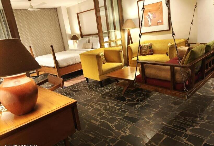 Четырехместный Номер Стандарт с Балконом, The Sky Imperial Aarivaa Luxury Stays