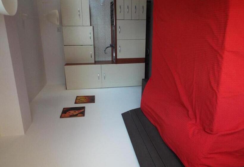 اتاق لوکس با چشم‌انداز دریا, Semu A Mari B&b