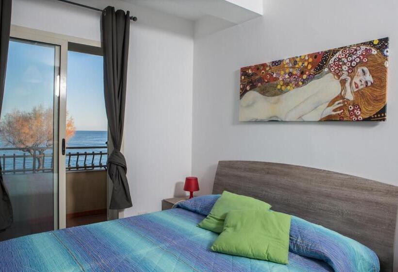 اتاق سه نفره دلوکس با چشم‌انداز دریا, Semu A Mari B&b