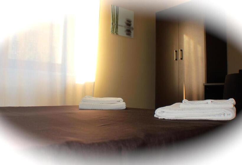 اتاق استاندارد با بالکن, Domus Corso Umberto 18 B&b