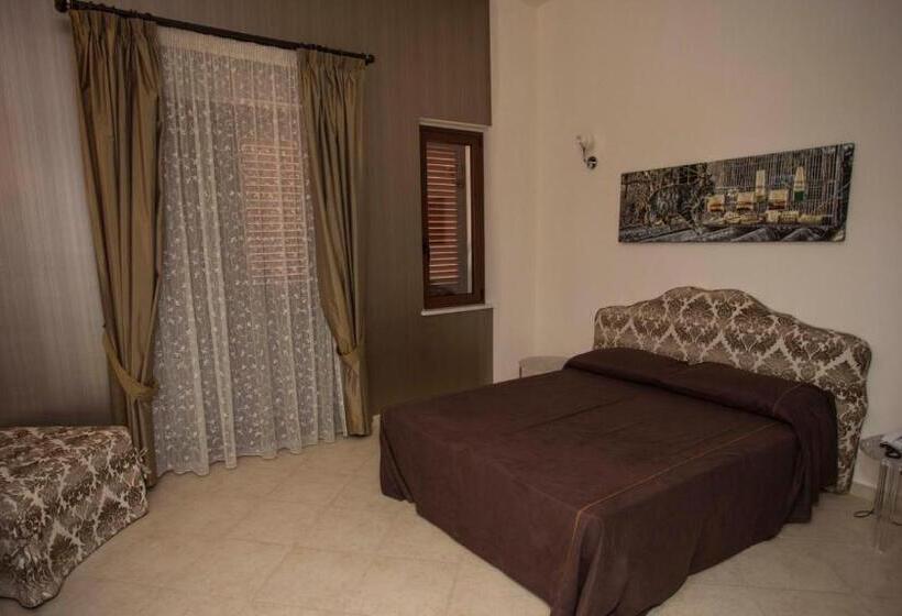 اتاق استاندارد چهارنفره با بالکن, Regalpetra