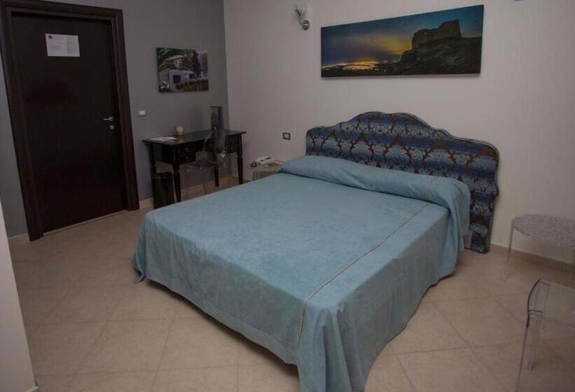 اتاق استاندارد چهارنفره با بالکن, Regalpetra