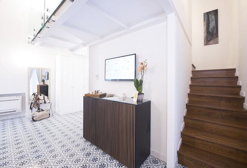 Family Suite, Diecisedici