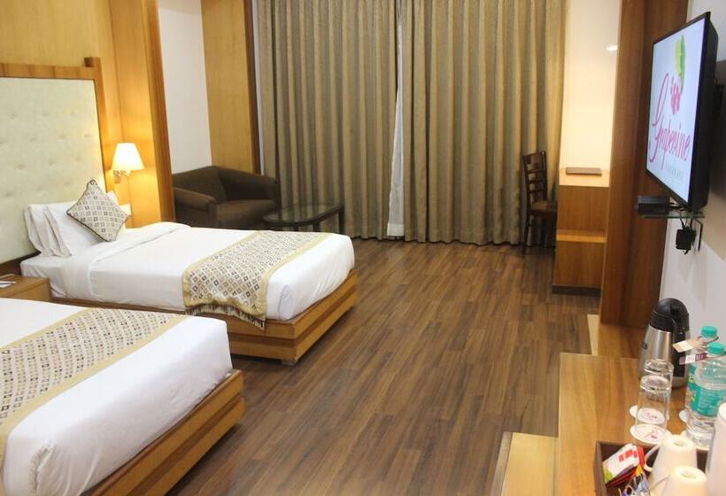 Quarto Premium, Ramada By Wyndham Varanasi Katesar
