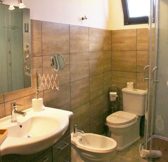 اتاق لوکس با بالکن و چشم‌انداز دریا, B&b Melibleo