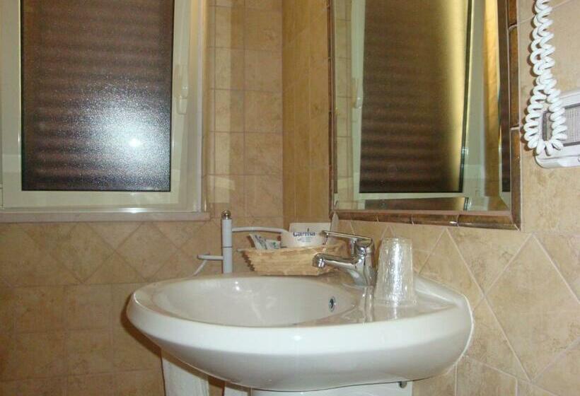 Quarto Estandar com Sacada, Maggiore