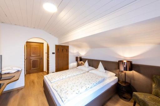 غرفة أساسية, Moserhof