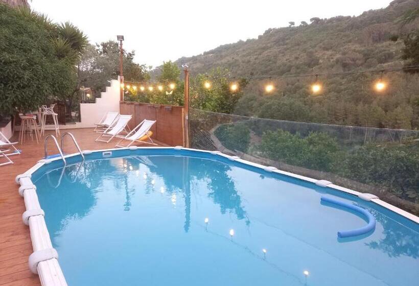 غرفة قياسية مزوَّدة بشُرفة, Agritrinacria Rooms