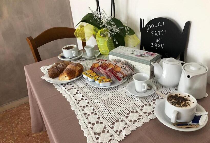 اتاق استاندارد چهار تخته, New Royal