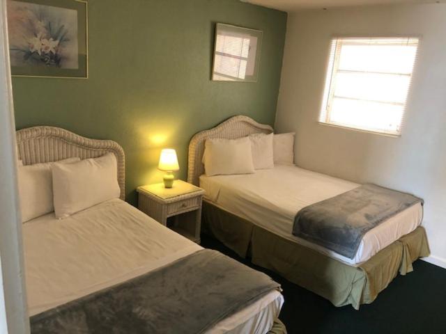 Люкс, Gold Crest Motel