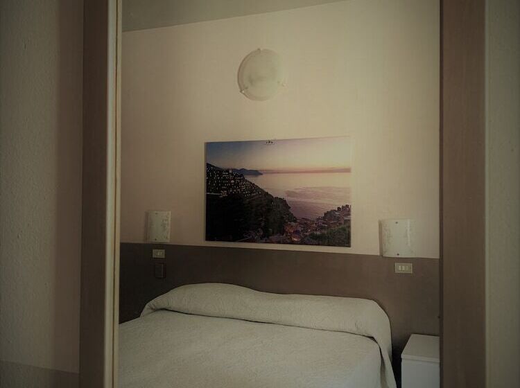 Standard Kolmen Hengen Huone, Albergo La Villetta