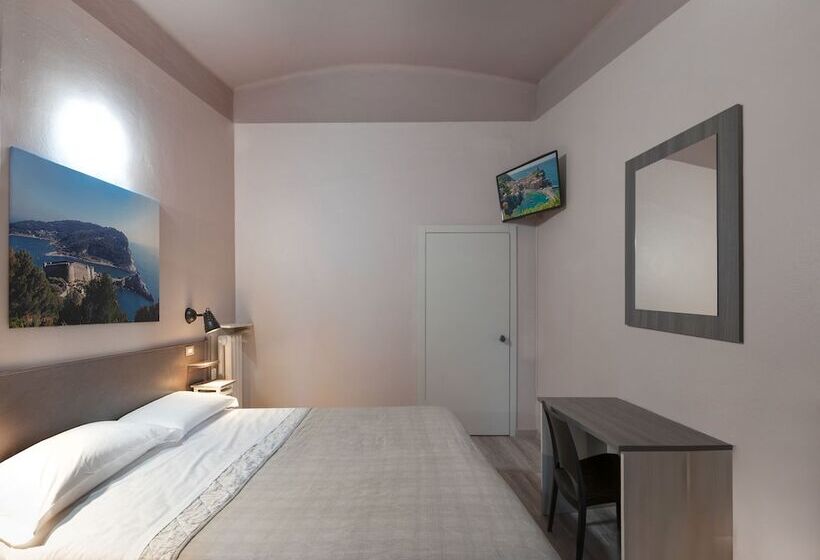 Standard Kolmen Hengen Huone, Albergo La Villetta