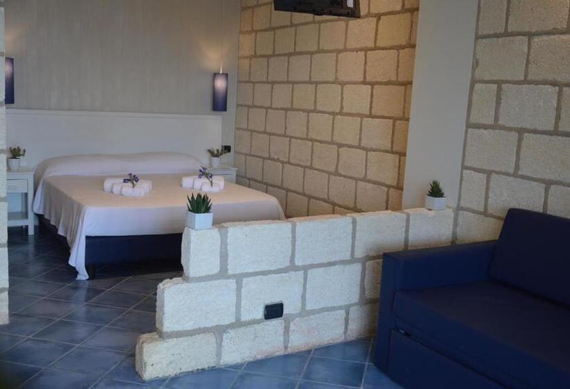 اتاق استاندارد سه نفره, Caposperone Resort