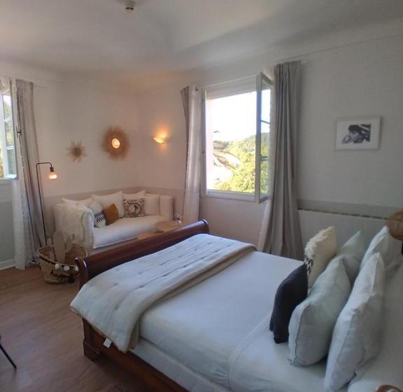 Номер Стандарт, Hôtel Camou