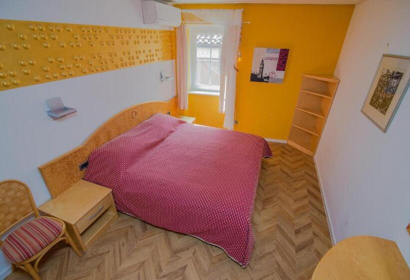 اتاق استاندارد, Bed&breakfast Saturn