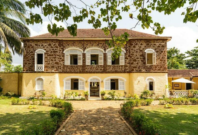 سوییت جونیور با چشم‌انداز دریا, Belo Monte Hotel And Museum