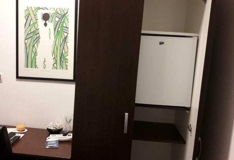 اتاق استاندارد یک تخته با سرویس بهداشتی مشترک, Hostel In Club