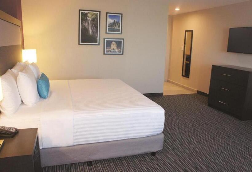 キングサイズベッドのスタンダードルーム, Chn Hotel Monterrey Aeropuerto, Trademark By Wyndham