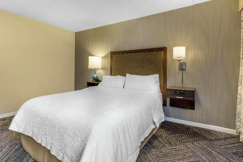 适合残疾人使用的标准间, Holiday Inn Express & Suites   Gaylord, An Ihg