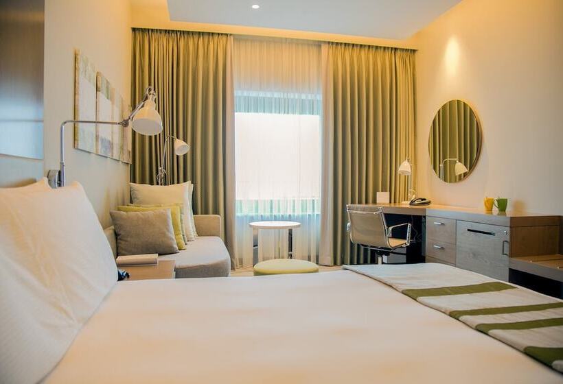 Номер Премиум Вид на Город, Holiday Inn & Suites   Dubai Festival City Mall, An Ihg